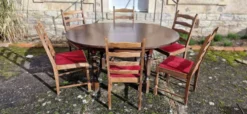 Table ronde bois avec 1 rallonge intégrée + 6 chaises bois et tissus