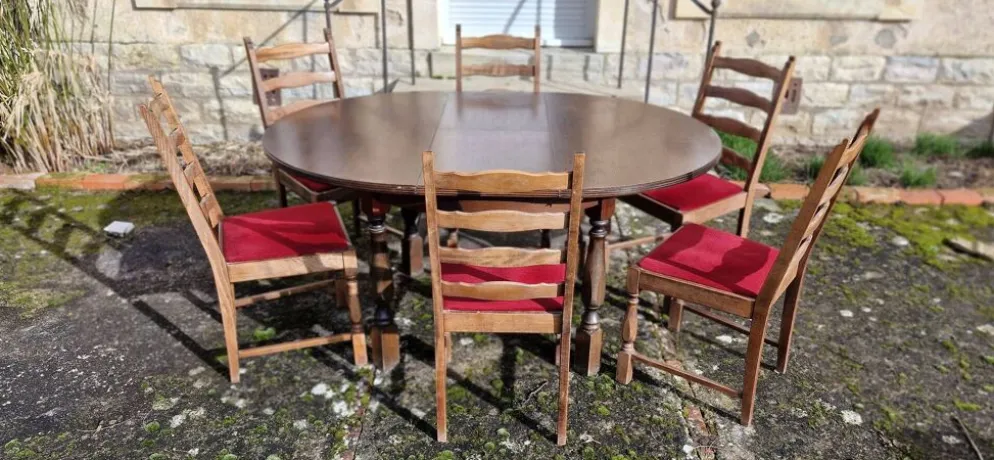 Table ronde bois avec 1 rallonge intégrée + 6 chaises bois et tissus