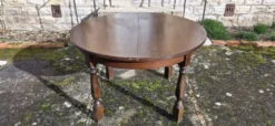 Table ronde bois avec 1 rallonge intégrée + 6 chaises bois et tissus