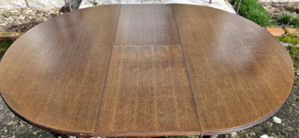 Table ronde bois avec 1 rallonge intégrée + 6 chaises bois et tissus