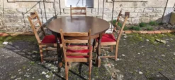 Table ronde bois avec 1 rallonge intégrée + 6 chaises bois et tissus