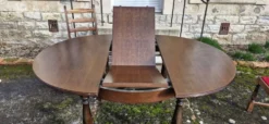 Table ronde bois avec 1 rallonge intégrée + 6 chaises bois et tissus
