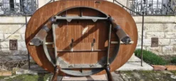 Table ronde bois avec 1 rallonge intégrée + 6 chaises bois et tissus