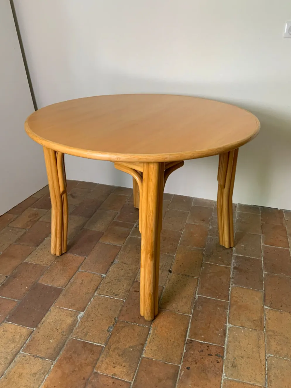 Table ronde de salle à manger