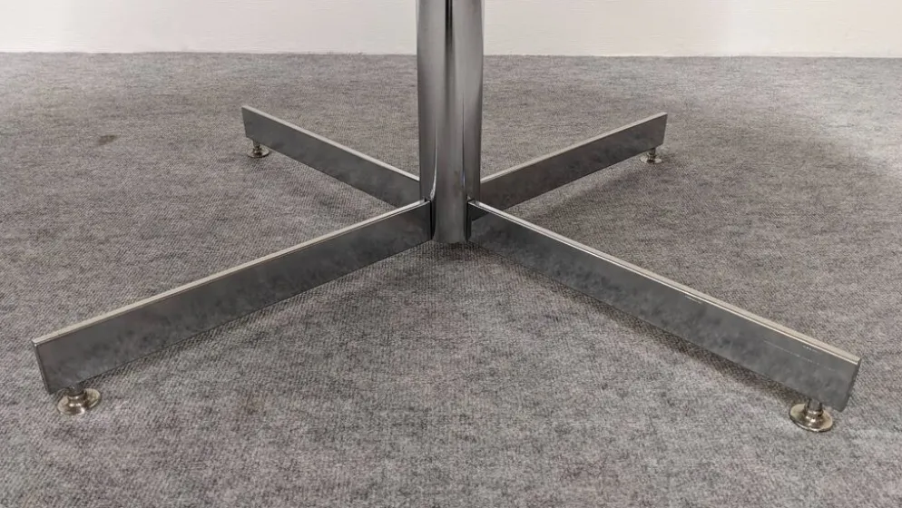 Table ronde de salle à manger moderniste dlg Warren Platner, Italie 1970