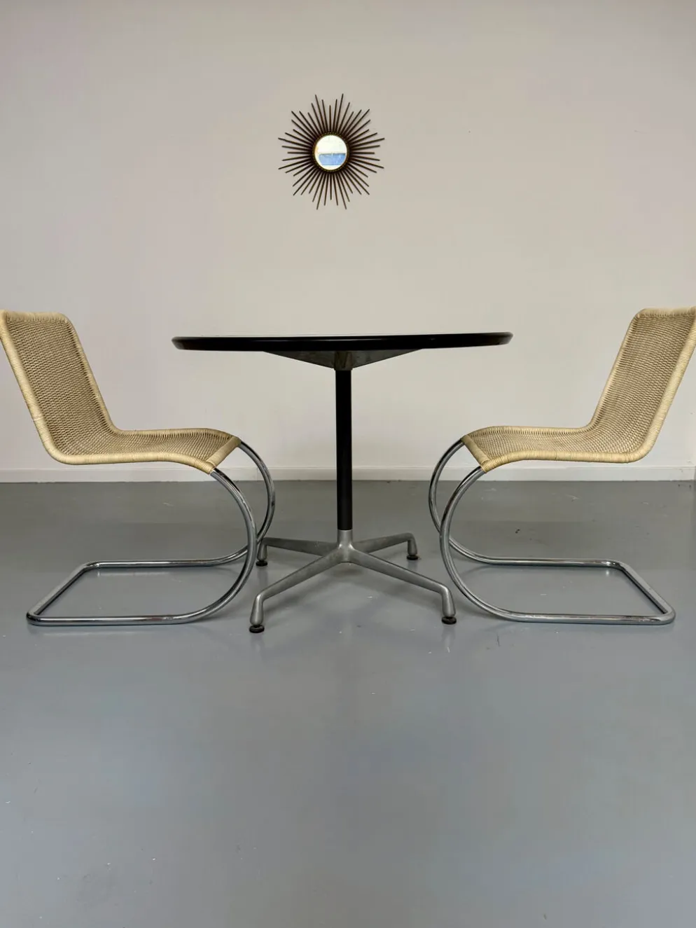 Table ronde design Eames Contract pour Herman Miller années 1960