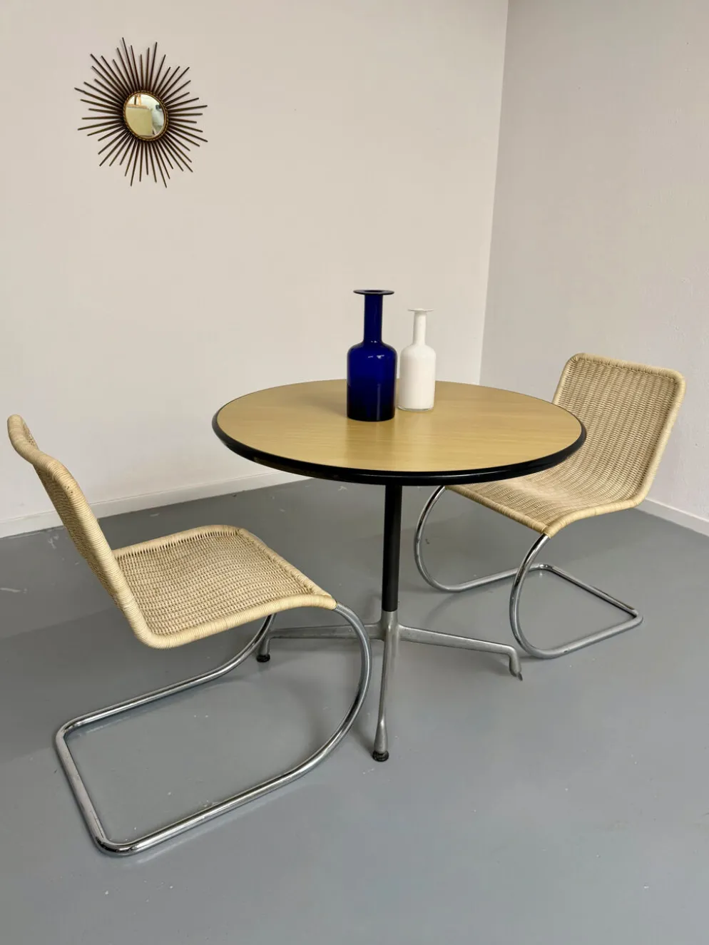 Table ronde design Eames Contract pour Herman Miller années 1960
