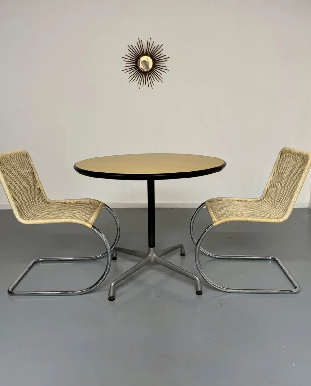 Table ronde design Eames Contract pour Herman Miller années 1960