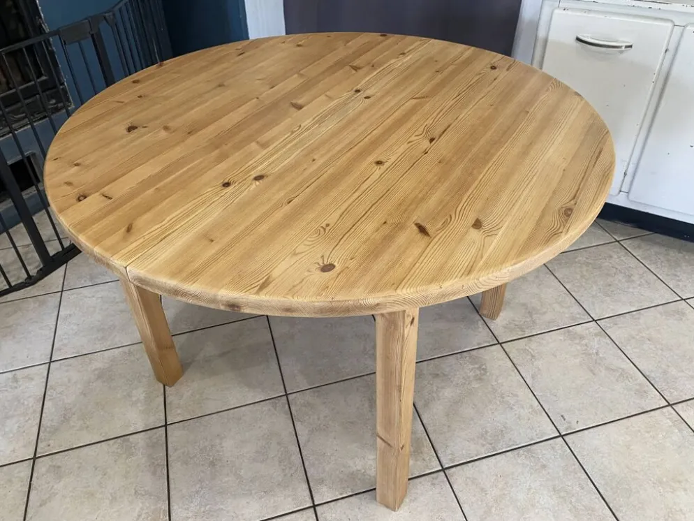 Table ronde dia 117cm extensible une rallonge en pin massif vintage an 1970