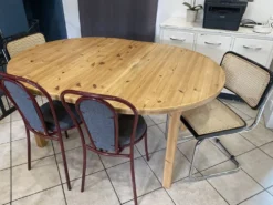Table ronde dia 117cm extensible une rallonge en pin massif vintage an 1970
