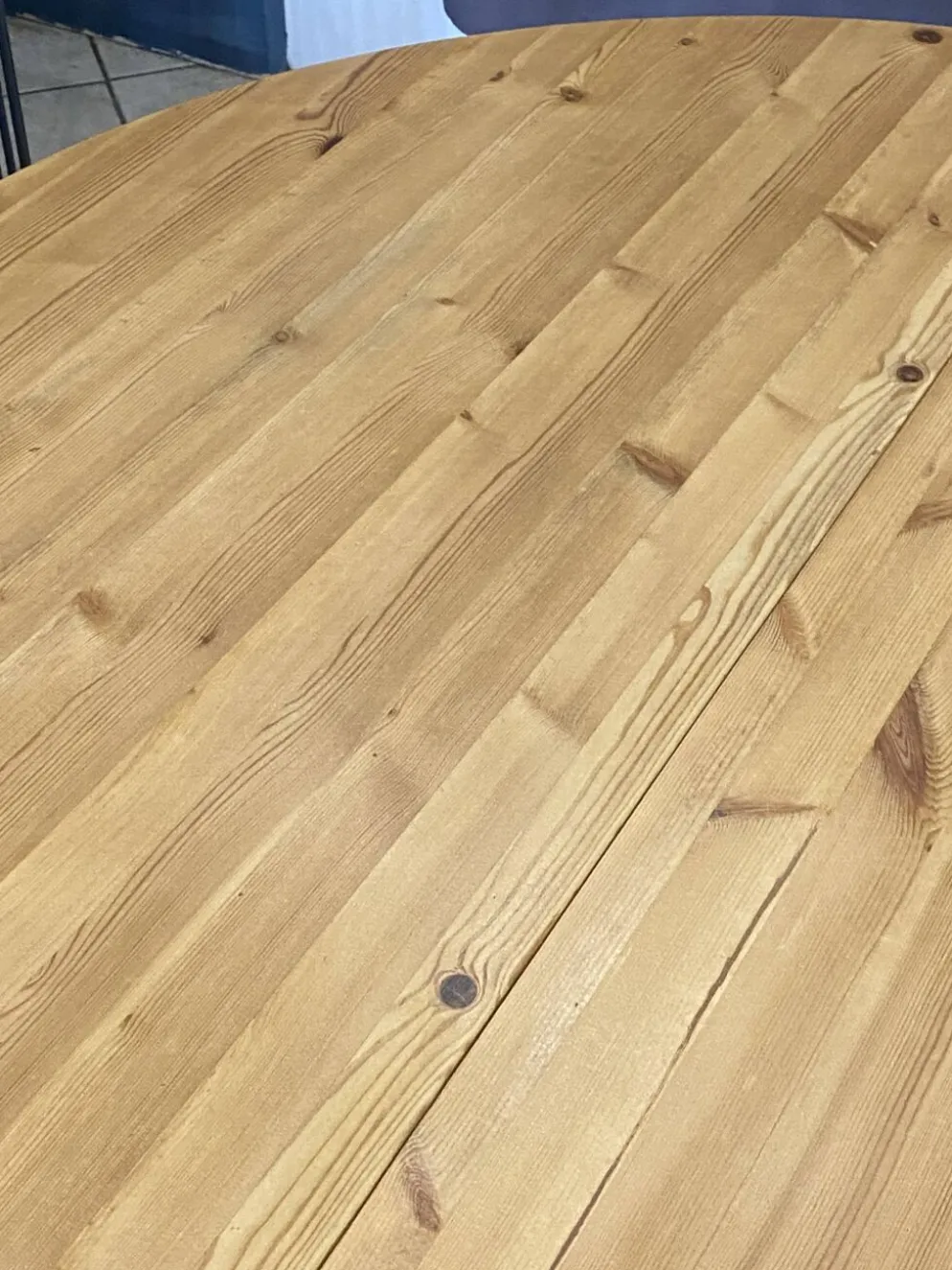 Table ronde dia 117cm extensible une rallonge en pin massif vintage an 1970