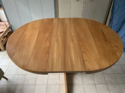 Table ronde en bois avec piétement style Baumann