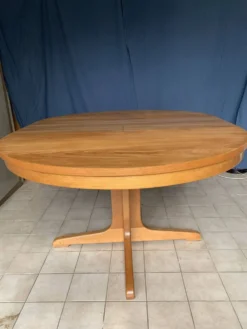 Table ronde en bois avec piétement style Baumann