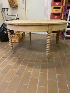 Table ronde en chêne