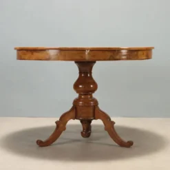 Table ronde en noyer avec marqueterie de Vittorio Emanuele II