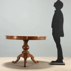 Table ronde en noyer avec marqueterie de Vittorio Emanuele II