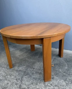 Table ronde en orme massif années 70 Maison Regain