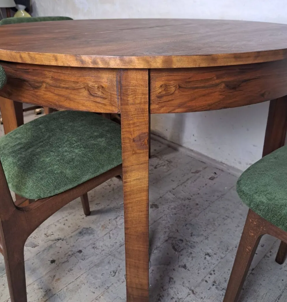 Table ronde extensible Art déco des années 1950, rénovée.