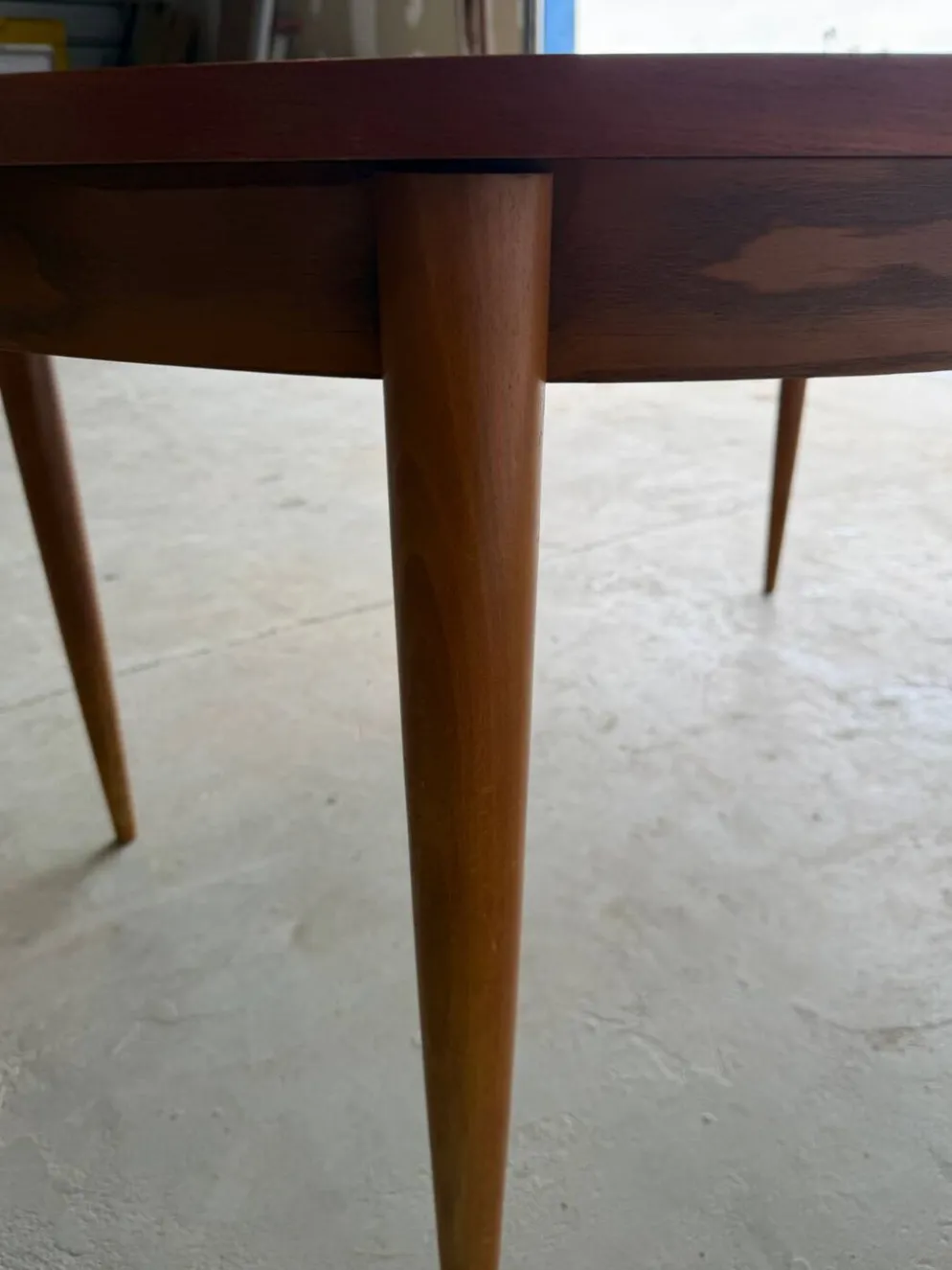 Table ronde extensible design scandinave en teck fabrication danoise