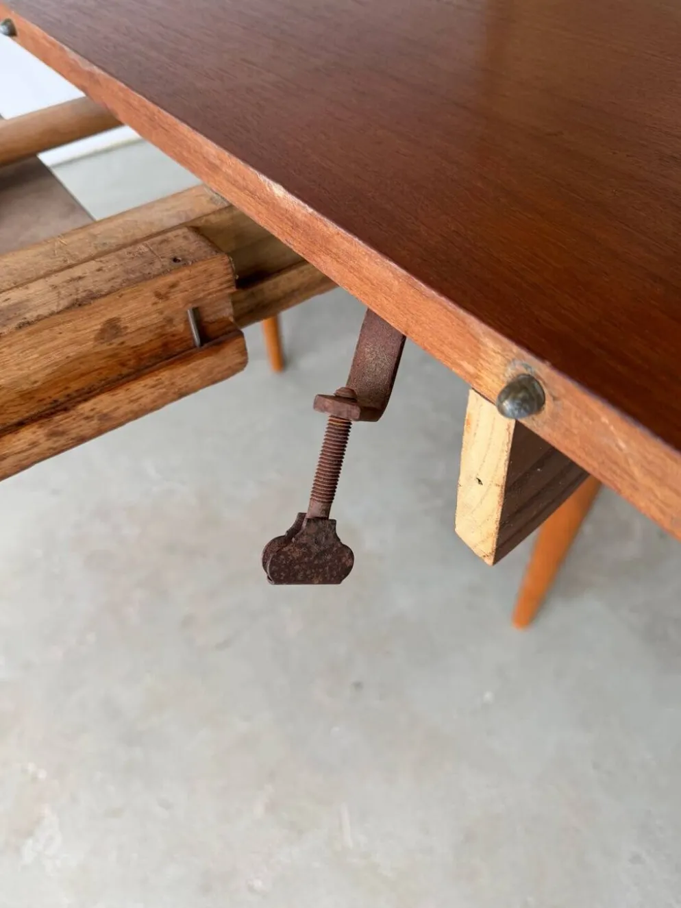 Table ronde extensible design scandinave en teck fabrication danoise