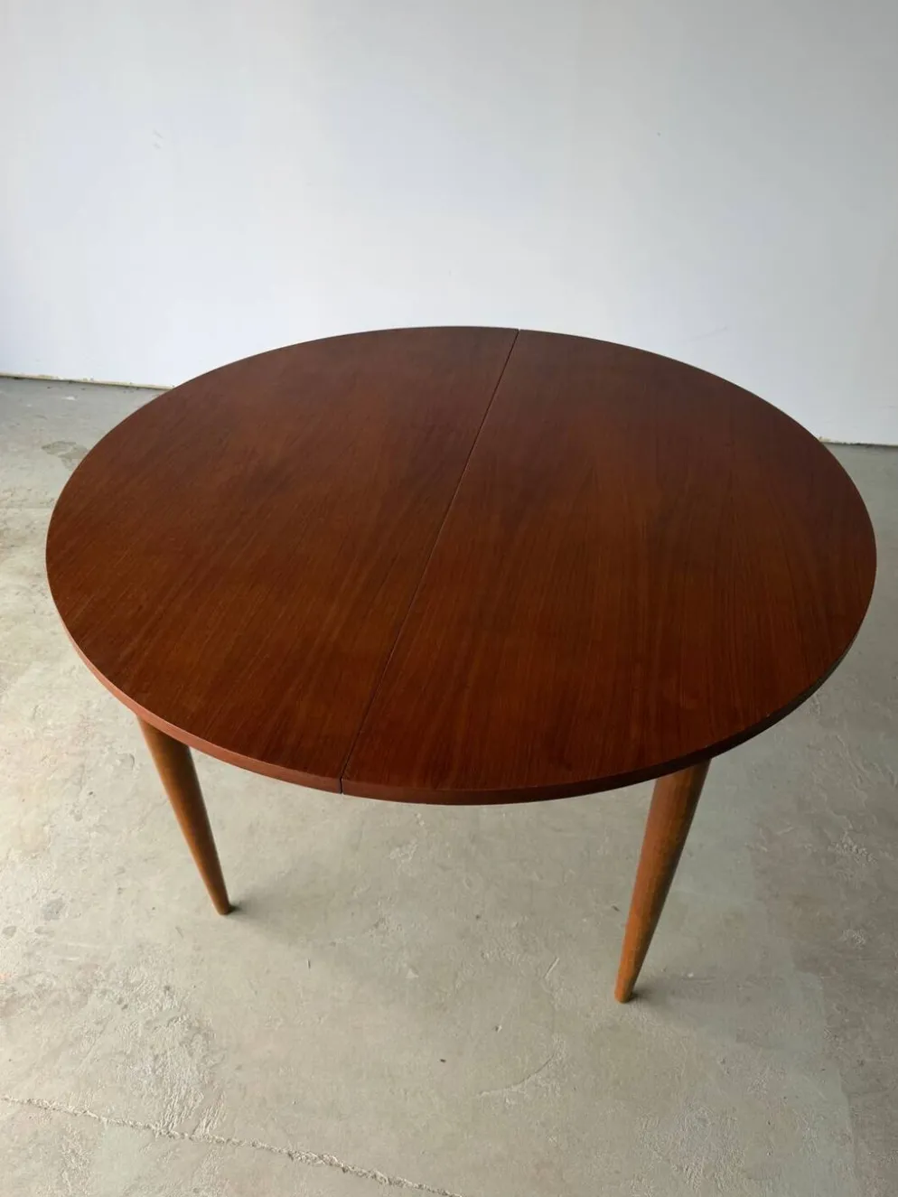 Table ronde extensible design scandinave en teck fabrication danoise