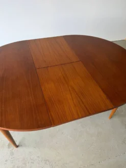 Table ronde extensible design scandinave en teck fabrication danoise