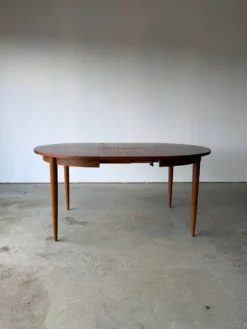 Table ronde extensible design scandinave en teck fabrication danoise