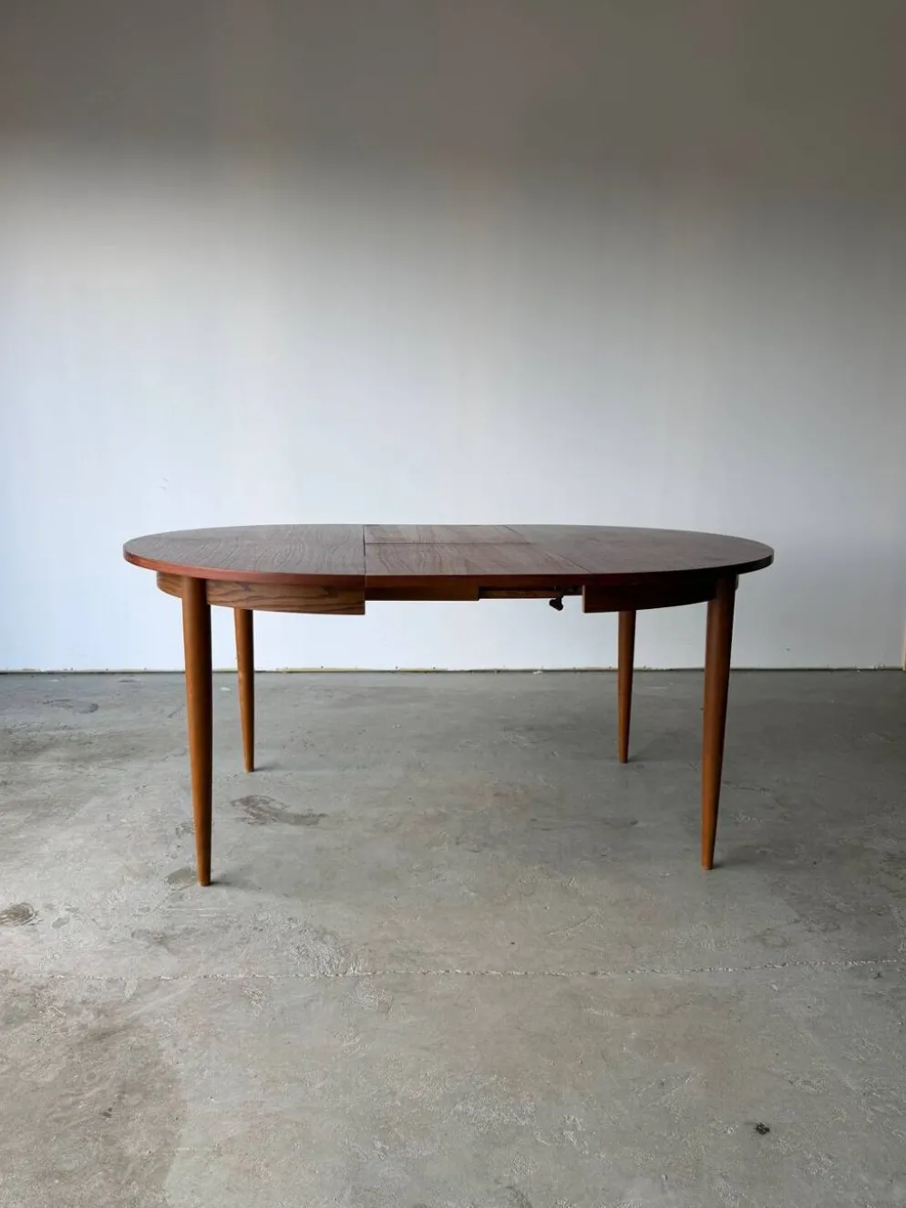 Table ronde extensible design scandinave en teck fabrication danoise