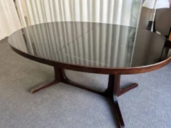 Table ronde extensible de style Baumann, plateau laqué noir, piètement pied