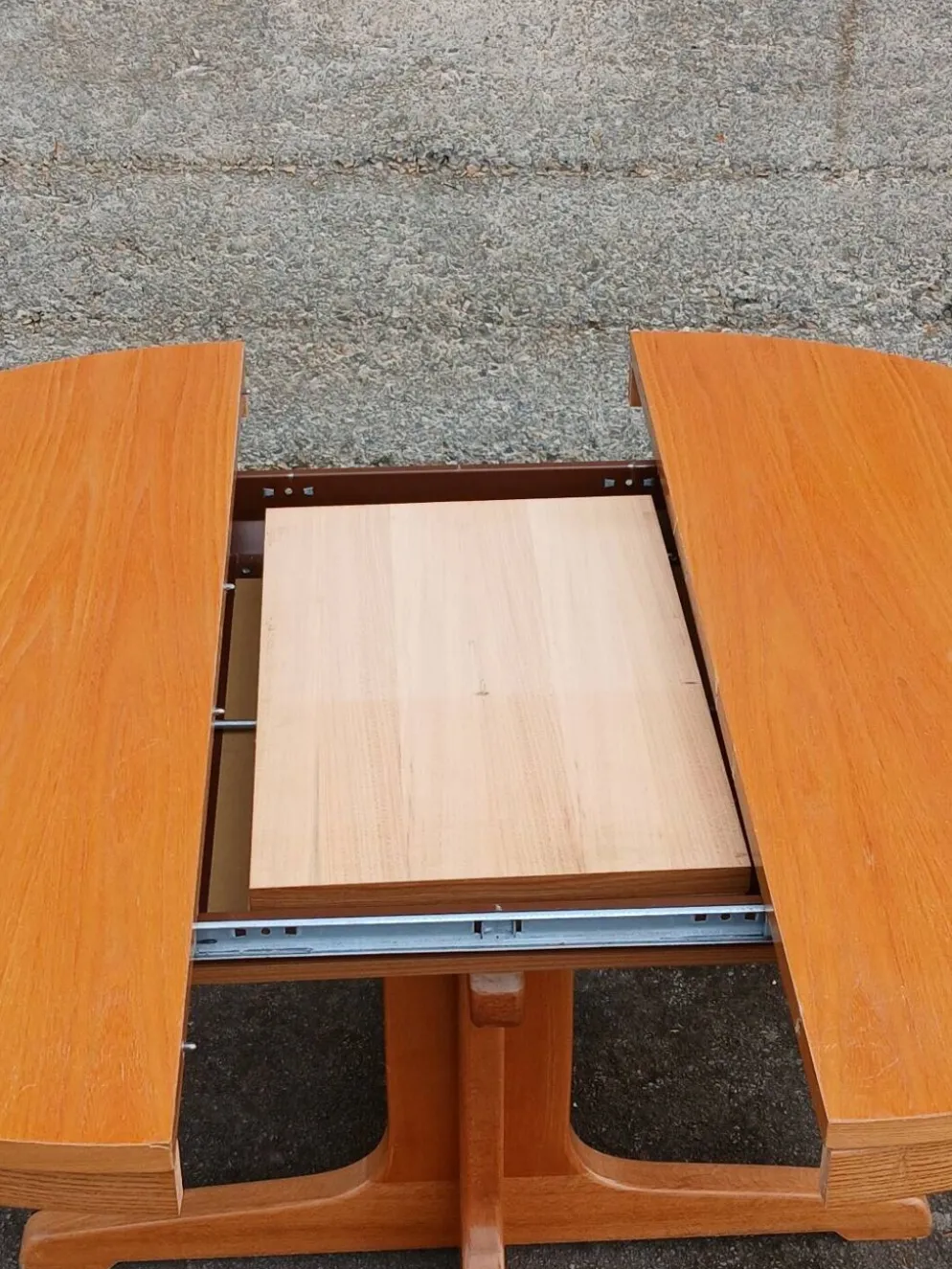 Table ronde extensible en orme