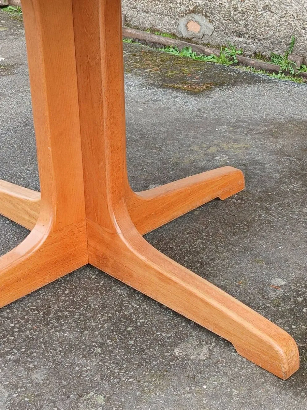 Table ronde extensible en orme