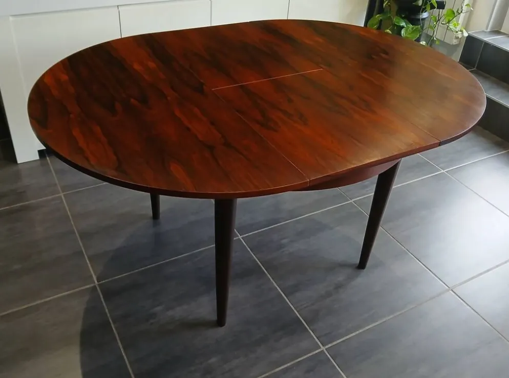Table ronde extensible scandinave en Palissandre de Rio, années 70