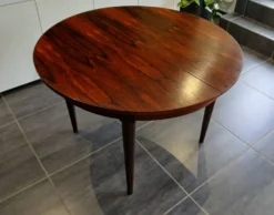 Table ronde extensible scandinave en Palissandre de Rio, années 70