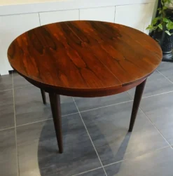 Table ronde extensible scandinave en Palissandre de Rio, années 70