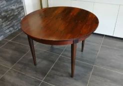 Table ronde extensible scandinave en Palissandre de Rio, années 70
