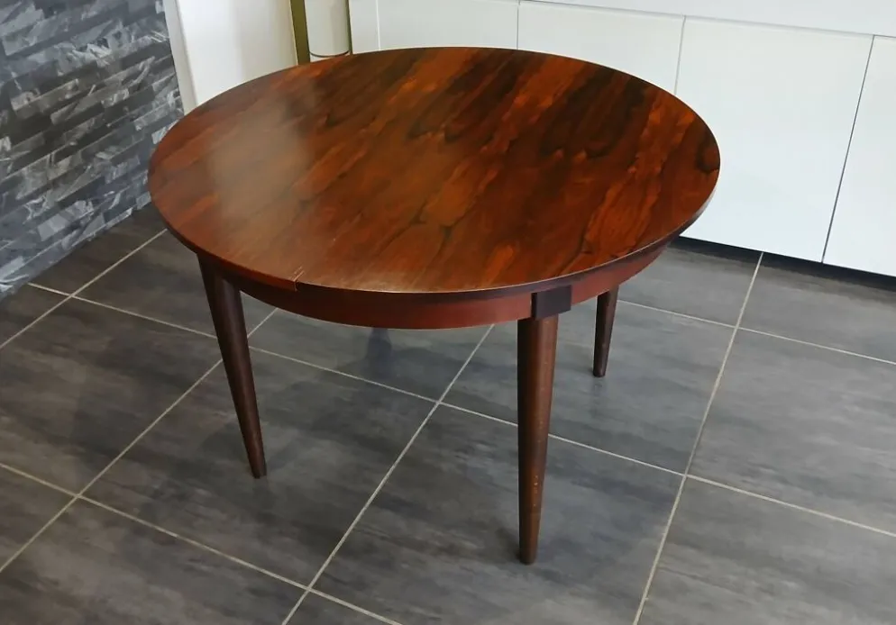 Table ronde extensible scandinave en Palissandre de Rio, années 70