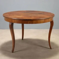 Table ronde élégante avec tiroir et pieds galbés