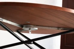 Table ronde élévatrice par Jürg Bally
