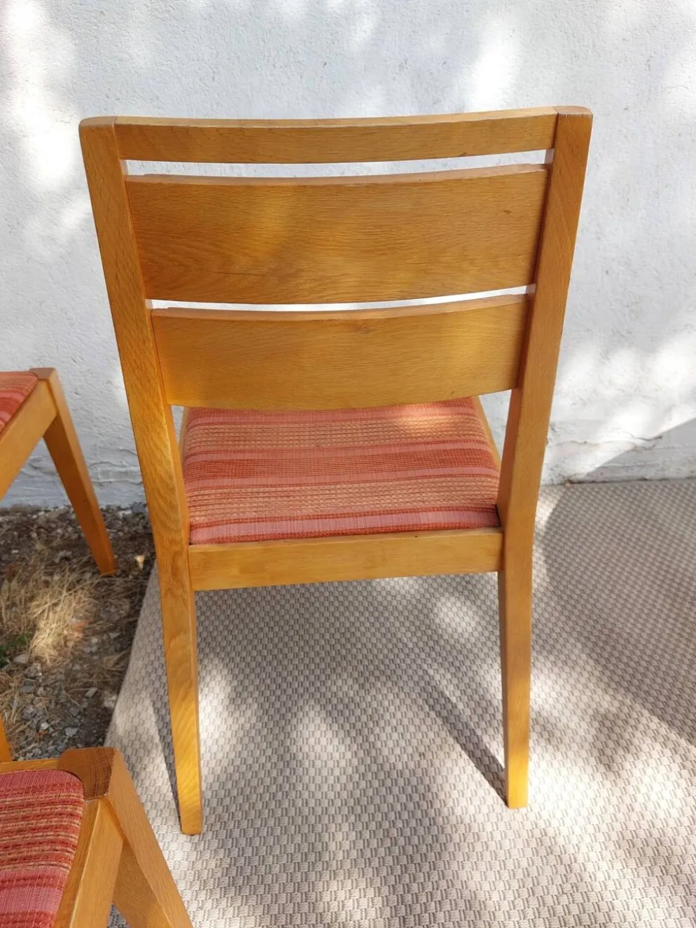 table ronde ou ovale avec rallonge, pied central, design Baumann + 4chaises