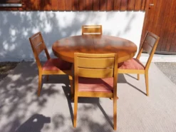 table ronde ou ovale avec rallonge, pied central, design Baumann + 4chaises