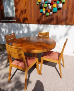 table ronde ou ovale avec rallonge, pied central, design Baumann + 4chaises