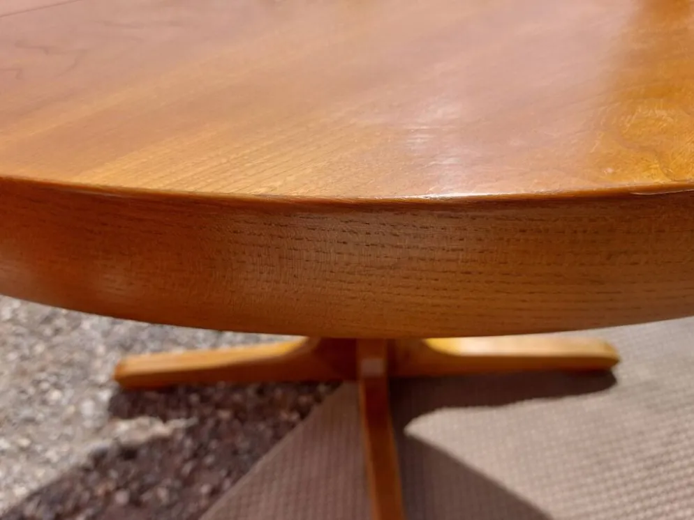 table ronde ou ovale avec rallonge, pied central, design Baumann + 4chaises
