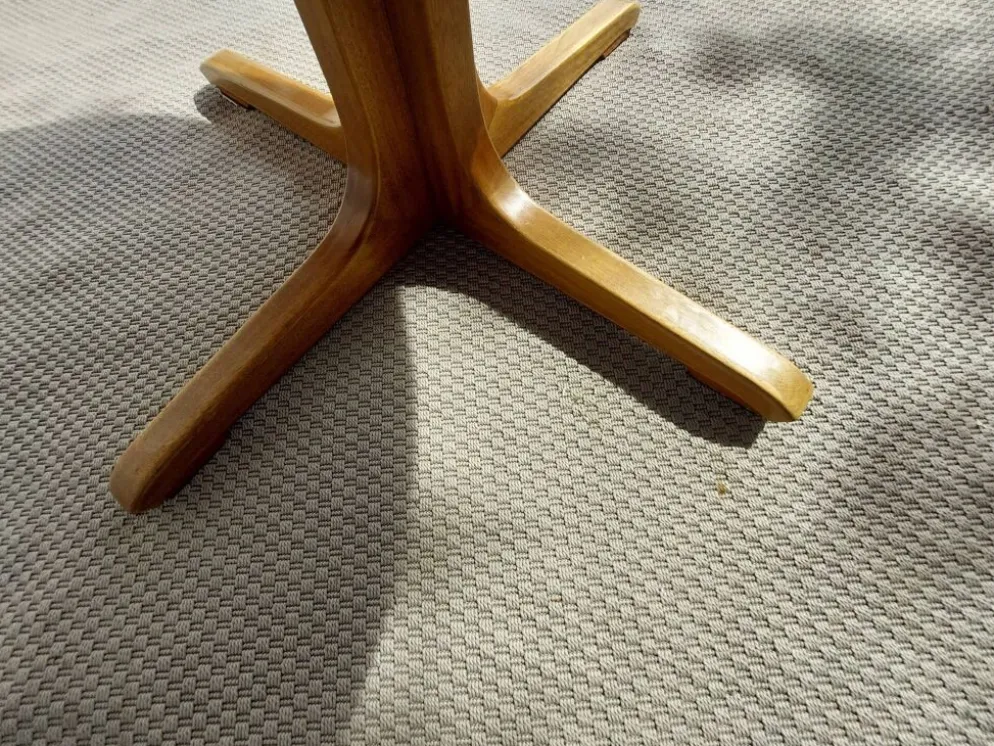 table ronde ou ovale avec rallonge, pied central, design Baumann + 4chaises