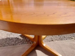 table ronde ou ovale avec rallonge, pied central, design Baumann + 4chaises
