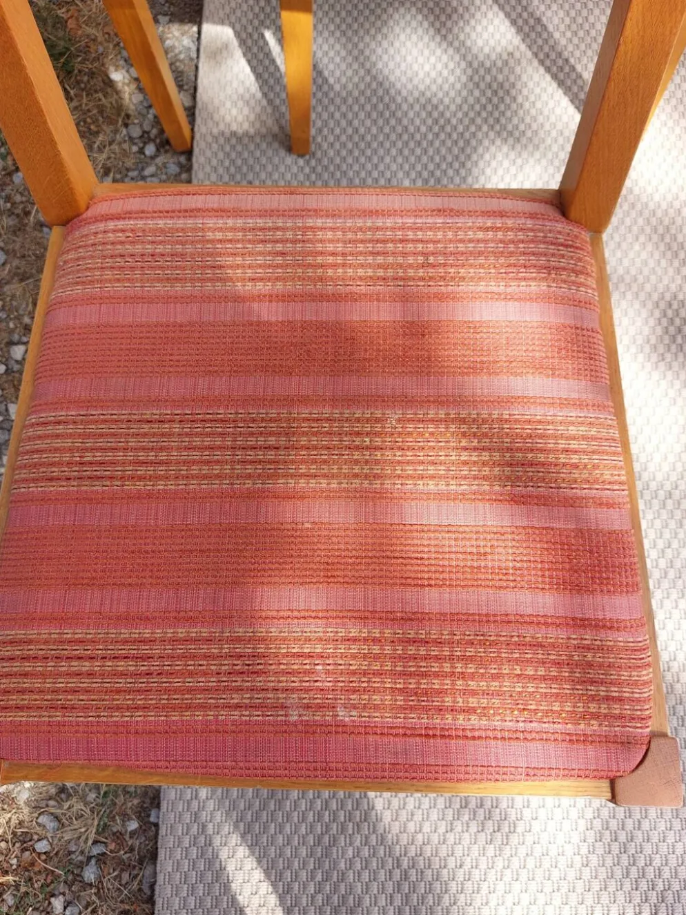 table ronde ou ovale avec rallonge, pied central, design Baumann + 4chaises