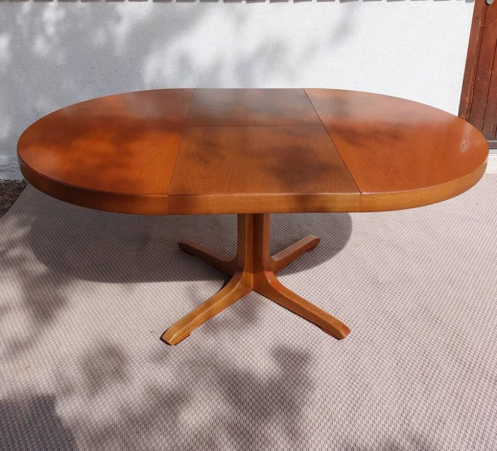table ronde ou ovale avec rallonge, pied central, design Baumann + 4chaises
