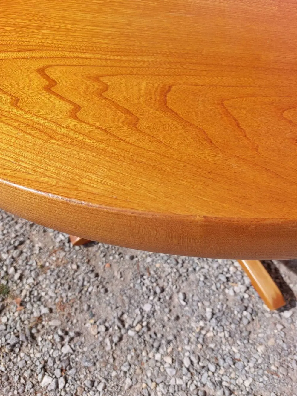 table ronde ou ovale avec rallonge, pied central, design Baumann + 4chaises