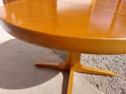 table ronde ou ovale avec rallonge, pied central, design Baumann + 4chaises