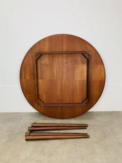 Table ronde scandinave en teck, 1960