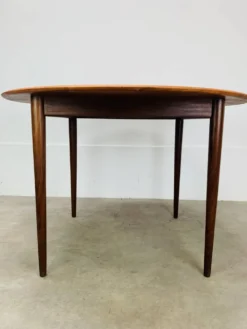 Table ronde scandinave en teck, 1960